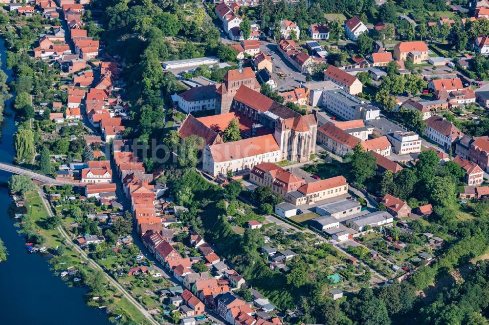 Luftaufnahme Havelberg - Kirchengebäude des Domes Sankt Marien zu Havelberg in der Altstadt in Havelberg im Bundesland Sachsen-Anhalt, Deutschland