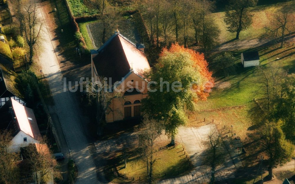 Luftaufnahme Annenwalde - Kirchengebäude der Dorfkirche in Annenwalde im Bundesland Brandenburg, Deutschland