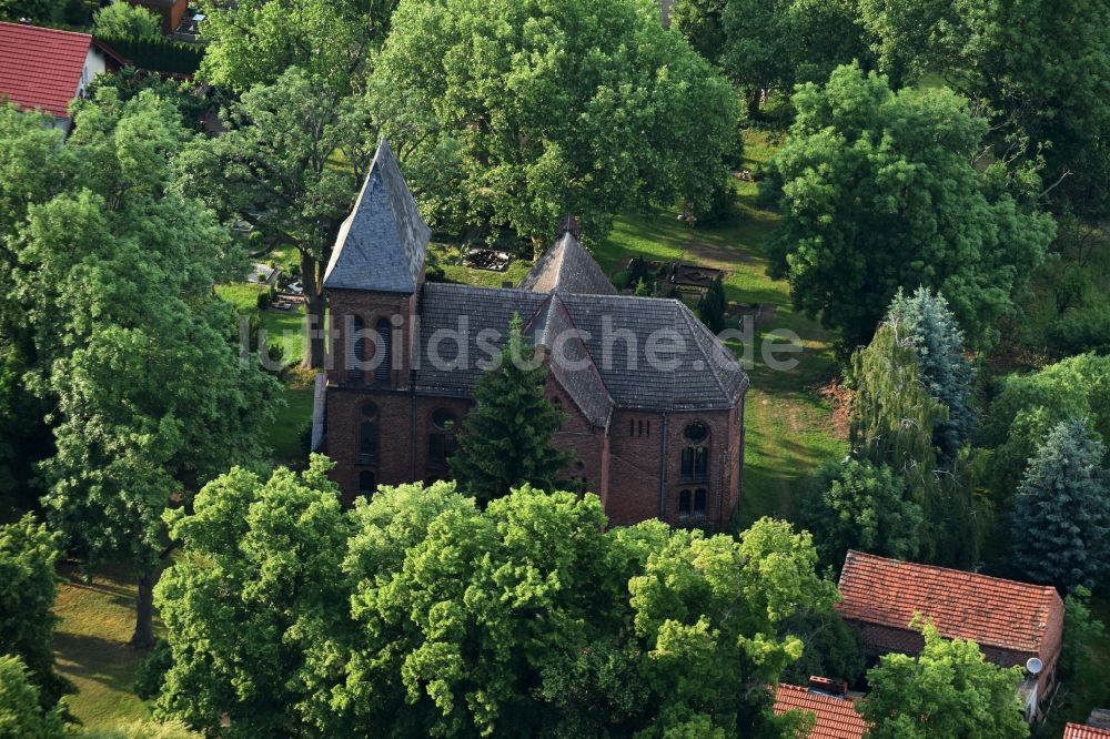 Luftbild Kremmen - Kirchengebäude der Dorfkirche Groß Ziethen (Oberhavel) Alte Dorfstraße in Kremmen im Bundesland Brandenburg