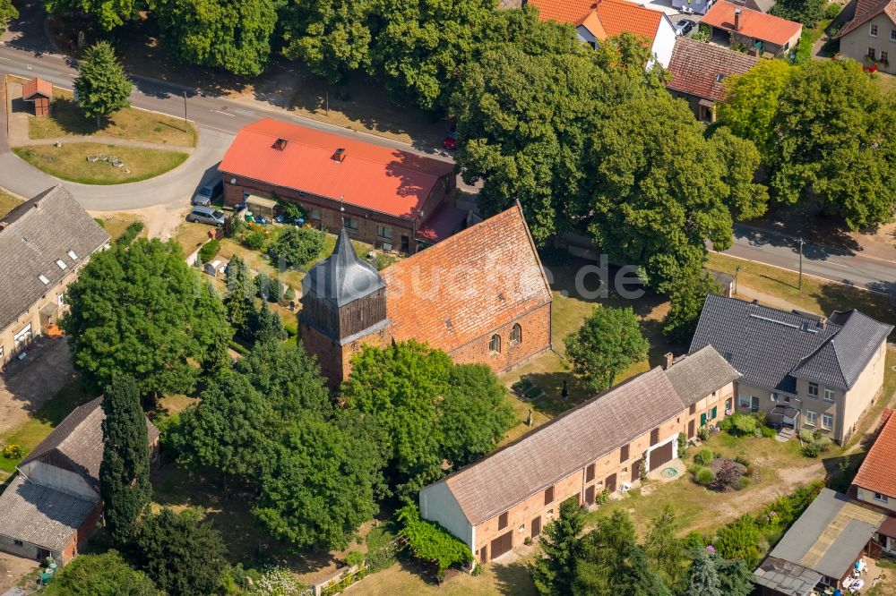 Luftbild Buchholz - Kirchengebäude in der Dorfmitte in Buchholz im Bundesland Mecklenburg-Vorpommern