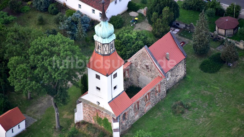 Hohenlepte von oben - Kirchengebäude in der Dorfmitte in Hohenlepte im Bundesland Sachsen-Anhalt, Deutschland