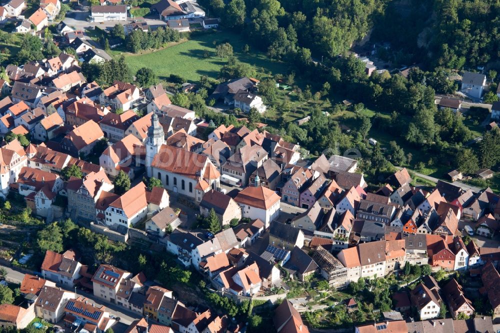 Luftbild Kraichtal - Kirchengebäude in der Dorfmitte in Kraichtal im Bundesland Baden-Württemberg, Deutschland