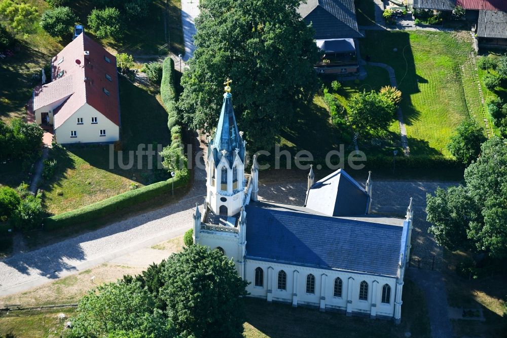 Wolfshagen aus der Vogelperspektive: Kirchengebäude in der Dorfmitte in Wolfshagen im Bundesland Brandenburg, Deutschland