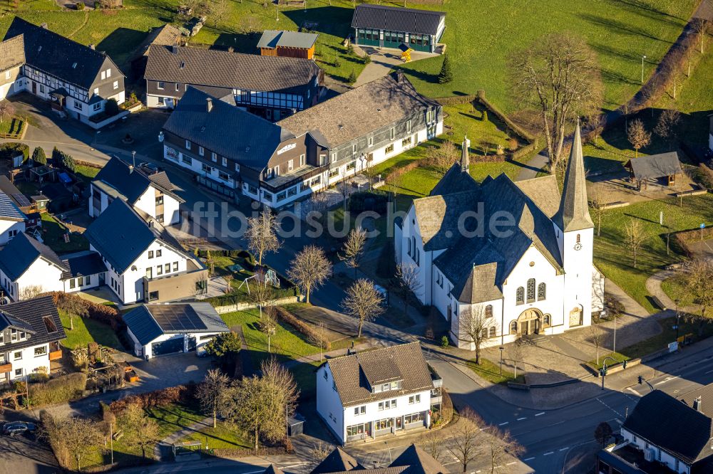 Luftbild Dorlar - Kirchengebäude in Dorlar im Bundesland Nordrhein-Westfalen, Deutschland