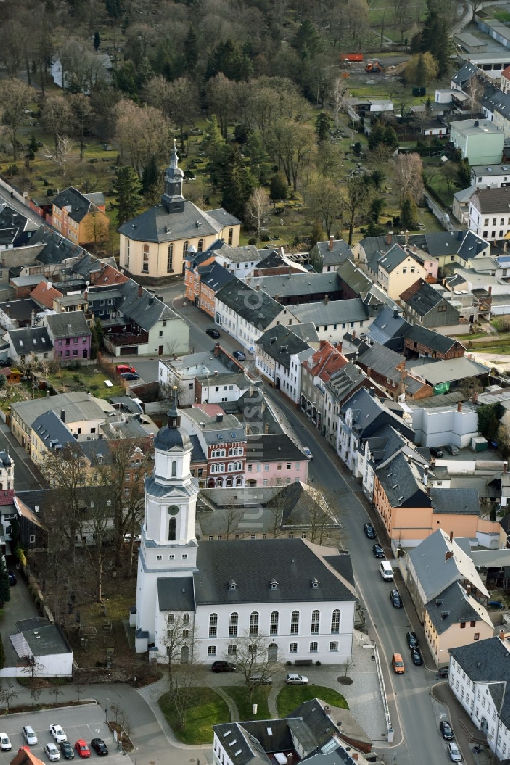 Luftaufnahme Zeulenroda-Triebes - Kirchengebäude Dreieinigkeitskirche an der Kirchstraße im Altstadt- Zentrum in Zeulenroda-Triebes im Bundesland Thüringen