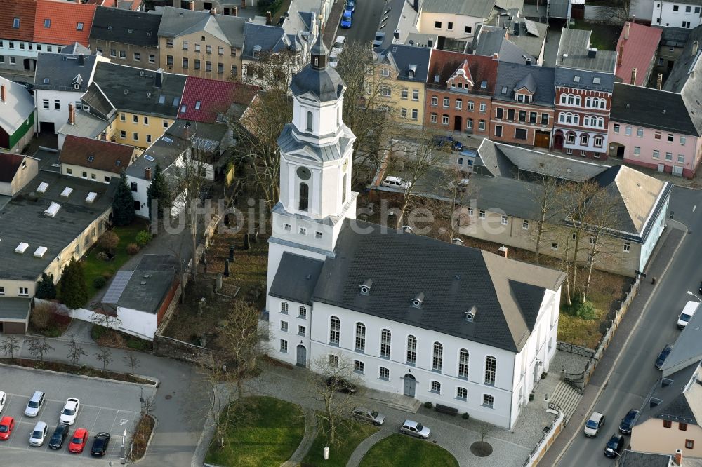 Zeulenroda-Triebes von oben - Kirchengebäude Dreieinigkeitskirche an der Kirchstraße im Altstadt- Zentrum in Zeulenroda-Triebes im Bundesland Thüringen