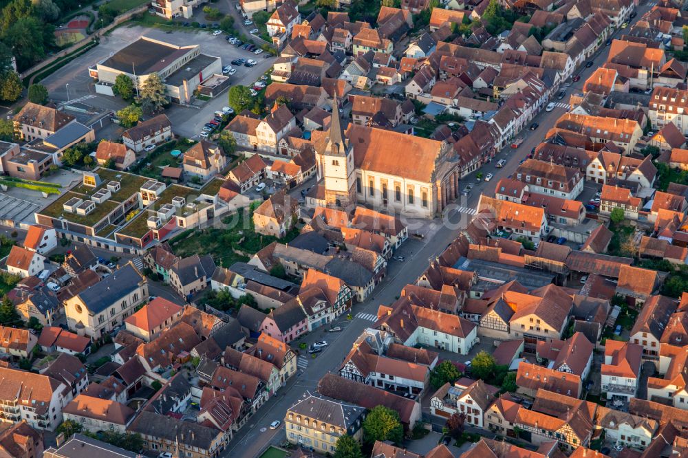 Rosheim aus der Vogelperspektive: Kirchengebäude der Eglise catholique Saint-Etienne in Rosheim in Grand Est, Frankreich