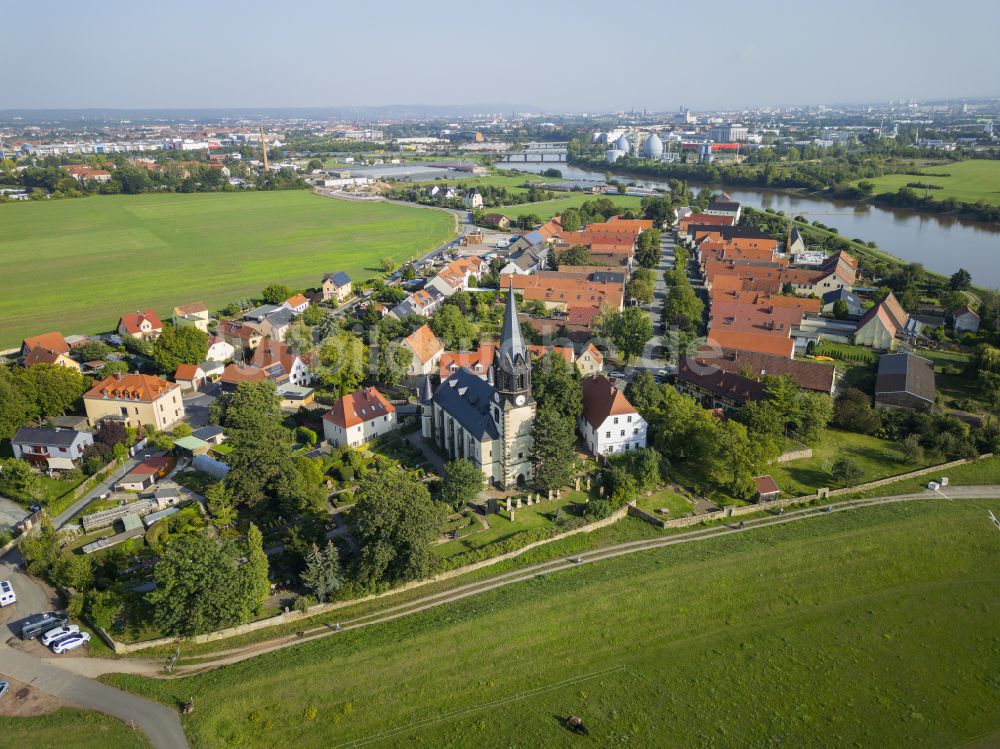 Luftbild Dresden - Kirchengebäude Emmauskirche im Ortsteil Kaditz in Dresden im Bundesland Sachsen, Deutschland