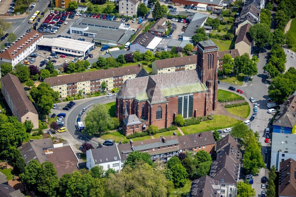 Luftaufnahme Mülheim an der Ruhr - Kirchengebäude St. Engelbert in Mülheim an der Ruhr im Bundesland Nordrhein-Westfalen, Deutschland