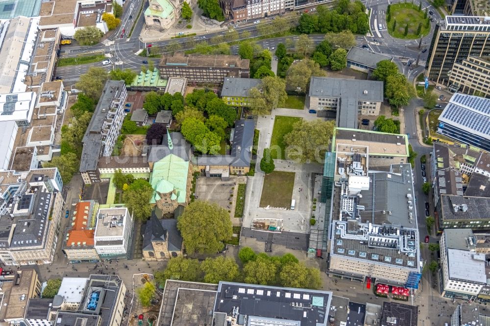 Essen aus der Vogelperspektive: Kirchengebäude Essener Dom im Ortsteil Stadtkern in Essen im Bundesland Nordrhein-Westfalen, Deutschland