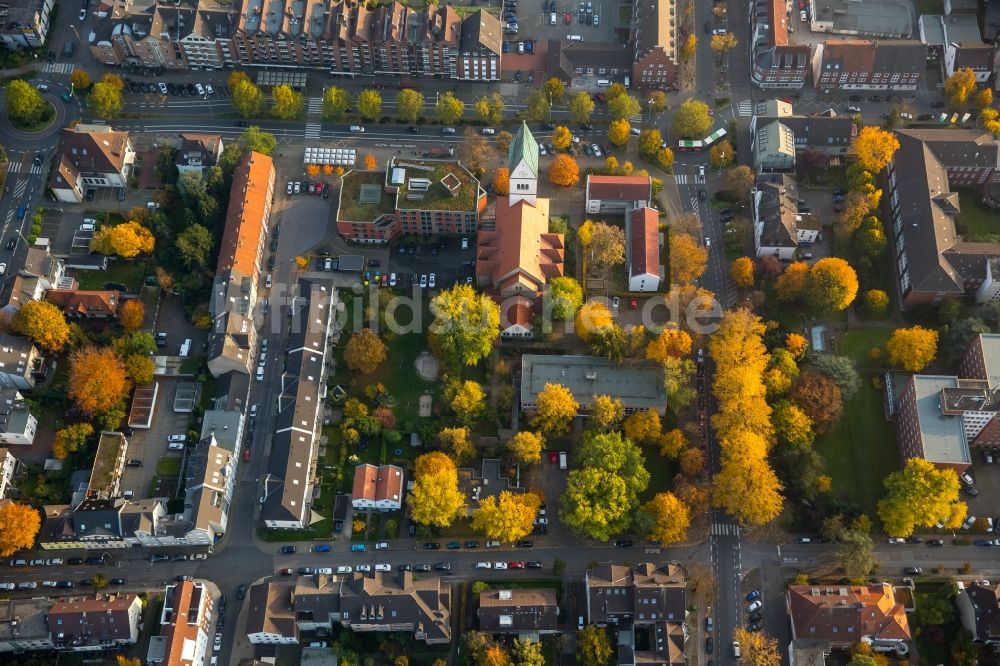 Luftaufnahme Gladbeck - Kirchengebäude der Evangelisch-Lutherischen Christuskirche an der Humboldtstraße in Gladbeck im Bundesland Nordrhein-Westfalen