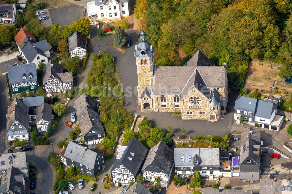 Luftaufnahme Neunkirchen - Kirchengebäude der Evangelische Kirche in Neunkirchen im Bundesland Nordrhein-Westfalen, Deutschland