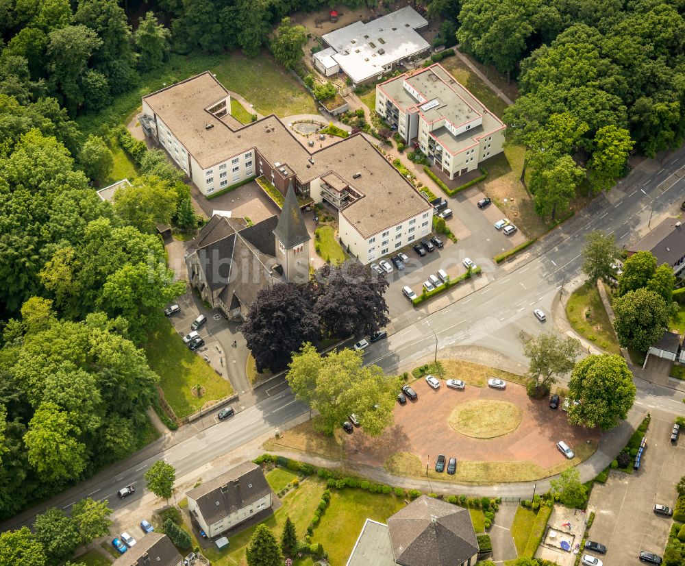 Hamm von oben - Kirchengebäude Evangelische Kreuzkirche in Hamm im Bundesland Nordrhein-Westfalen, Deutschland