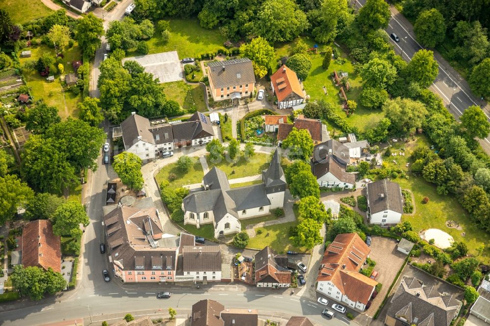 Luftaufnahme Hamm - Kirchengebäude der Evangelische Pfarrkirche St. Pankratius in Hamm im Bundesland Nordrhein-Westfalen, Deutschland