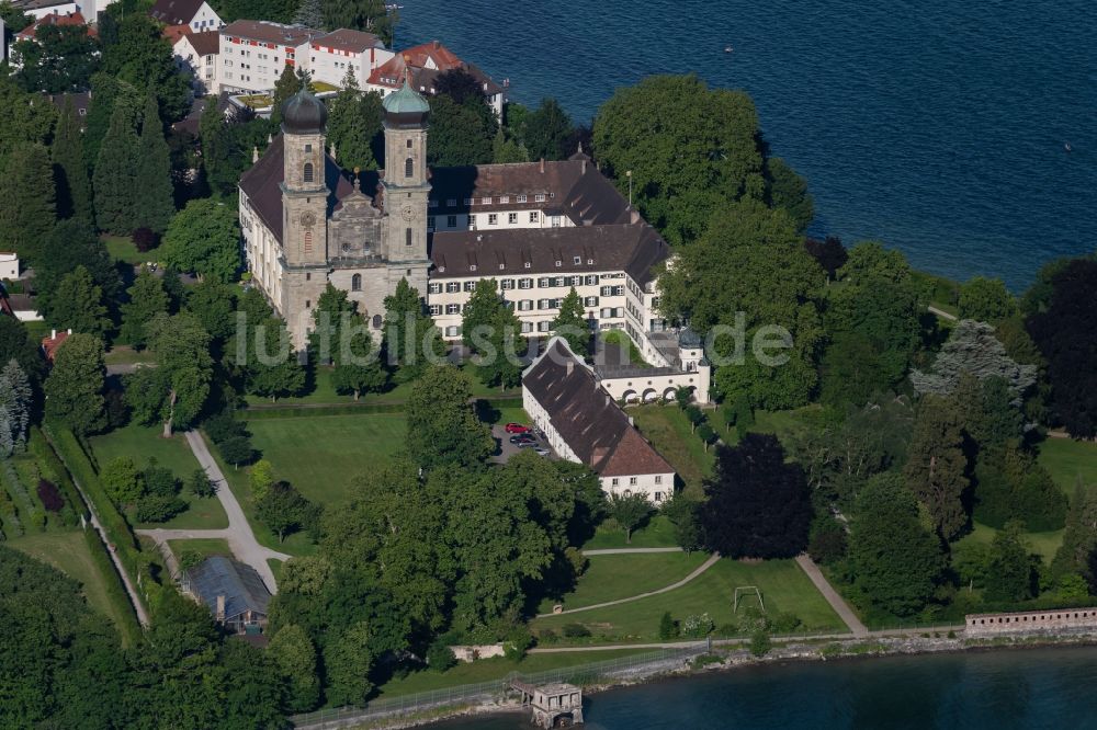 Friedrichshafen aus der Vogelperspektive: Kirchengebäude der Evangelische Schlosskirchengemeinde in Friedrichshafen im Bundesland Baden-Württemberg, Deutschland