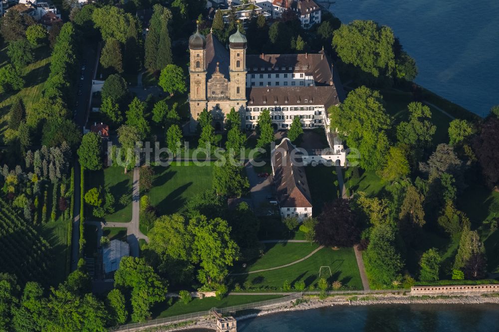 Luftaufnahme Friedrichshafen - Kirchengebäude der Evangelische Schlosskirchengemeinde Friedrichshafen in Friedrichshafen im Bundesland Baden-Württemberg, Deutschland