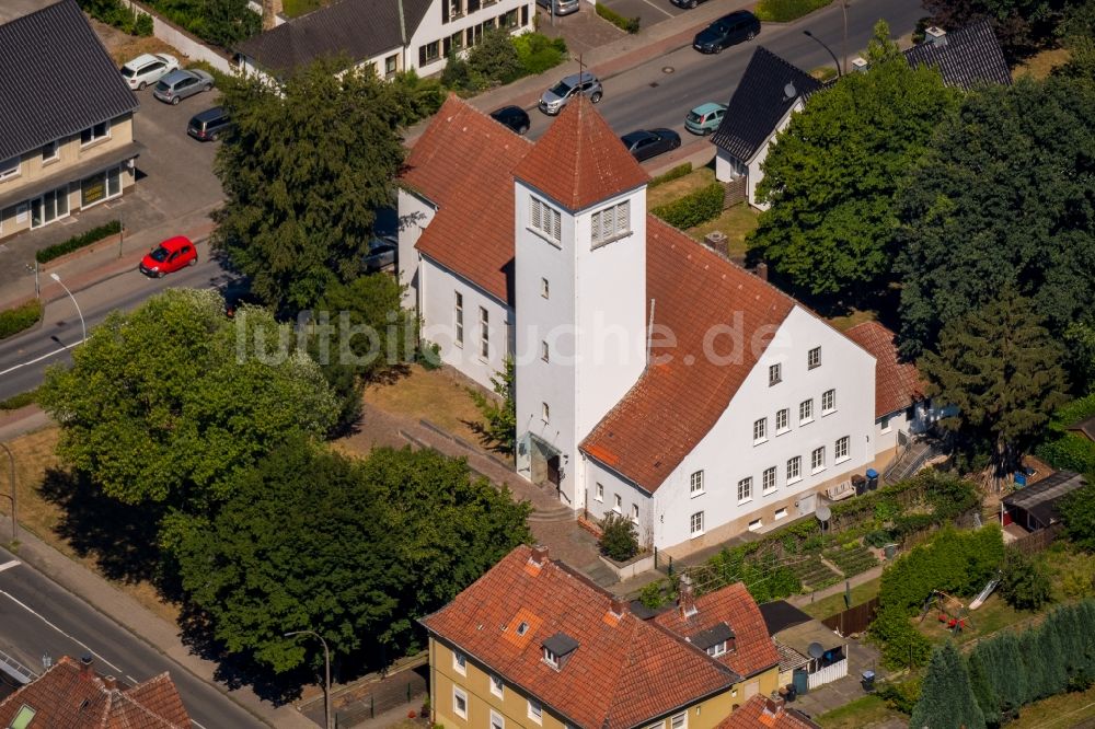 Luftaufnahme Ahlen - Kirchengebäude der Evangelischen Christuskirche Ahlen in Ahlen im Bundesland Nordrhein-Westfalen, Deutschland