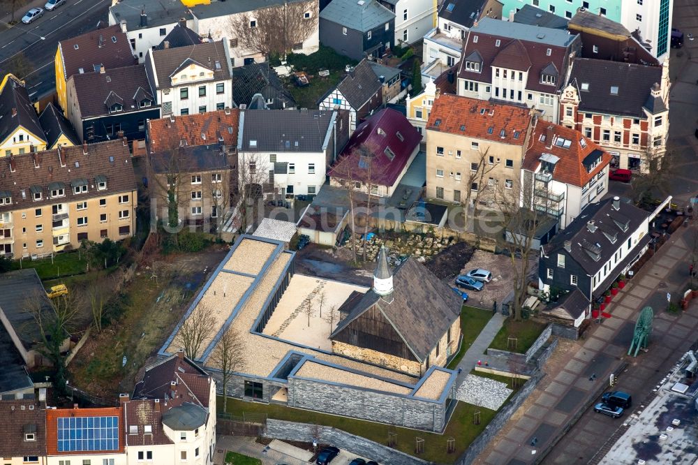 Bochum von oben - Kirchengebäude des Evangelischen Gemeindezentrums Alte Kirche in Bochum im Bundesland Nordrhein-Westfalen