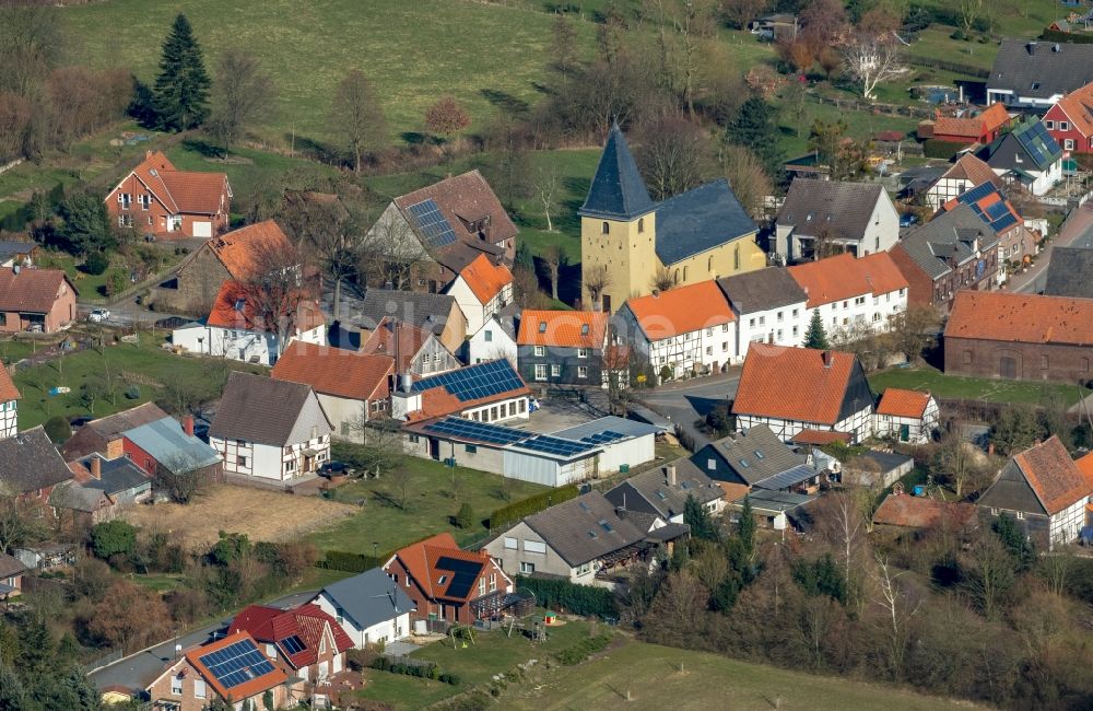 Bönen aus der Vogelperspektive: Kirchengebäude der Evangelischen Kirche Flierich im Ortsteil Flierich in Bönen im Bundesland Nordrhein-Westfalen, Deutschland