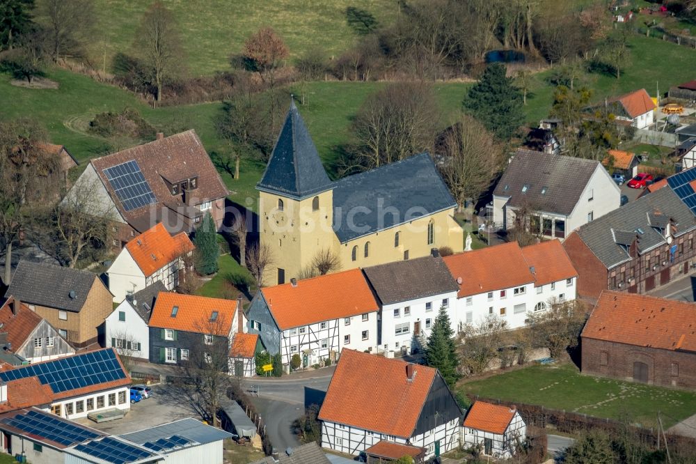 Luftbild Bönen - Kirchengebäude der Evangelischen Kirche Flierich im Ortsteil Flierich in Bönen im Bundesland Nordrhein-Westfalen, Deutschland