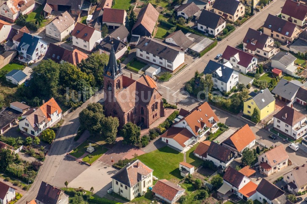 Luftbild Stutensee - Kirchengebäude der Evangelischen Kirche Staffort im Ortsteil Staffort in Stutensee im Bundesland Baden-Württemberg, Deutschland