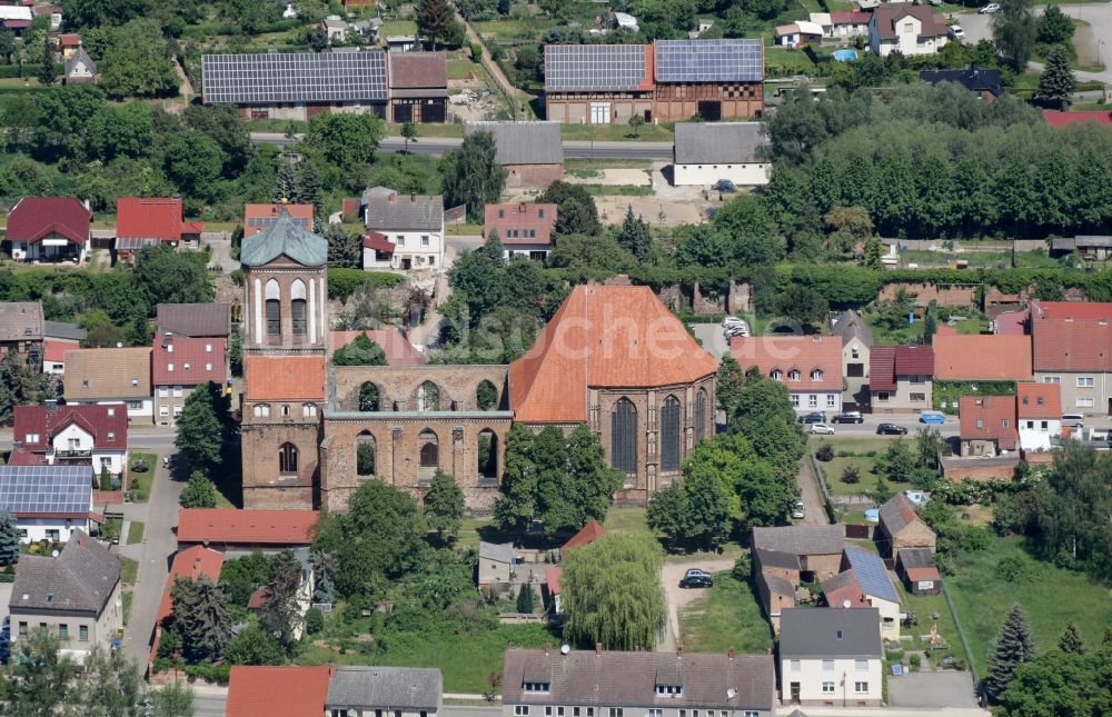 Gartz (Oder) von oben - Kirchengebäude der evangelischen Pfarrkirche St. Stephan in Gartz (Oder) im Bundesland Brandenburg, Deutschland