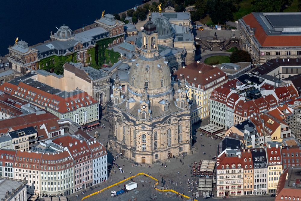 Dresden aus der Vogelperspektive: Kirchengebäude Frauenkirche Dresden im Altstadt- Zentrum in Dresden im Bundesland Sachsen, Deutschland