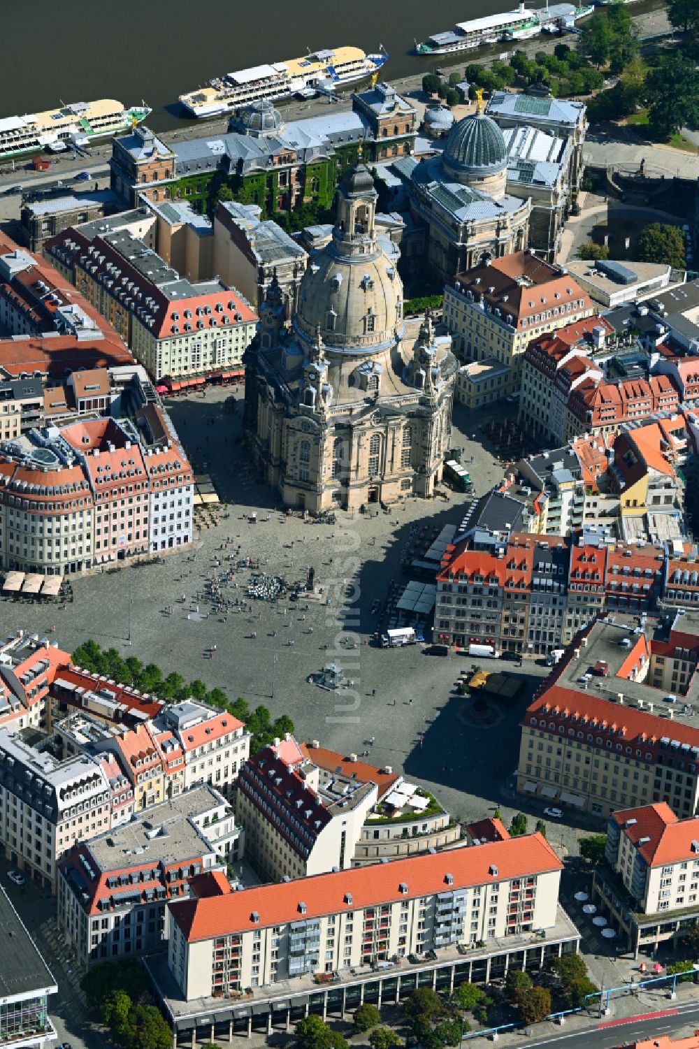 Dresden aus der Vogelperspektive: Kirchengebäude Frauenkirche Dresden im Altstadt- Zentrum in Dresden im Bundesland Sachsen, Deutschland