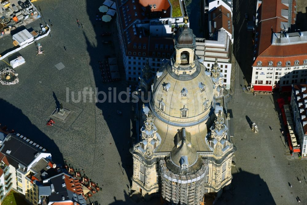 Dresden von oben - Kirchengebäude Frauenkirche Dresden am Neumarkt im Altstadt- Zentrum im Ortsteil Altstadt in Dresden im Bundesland Sachsen, Deutschland