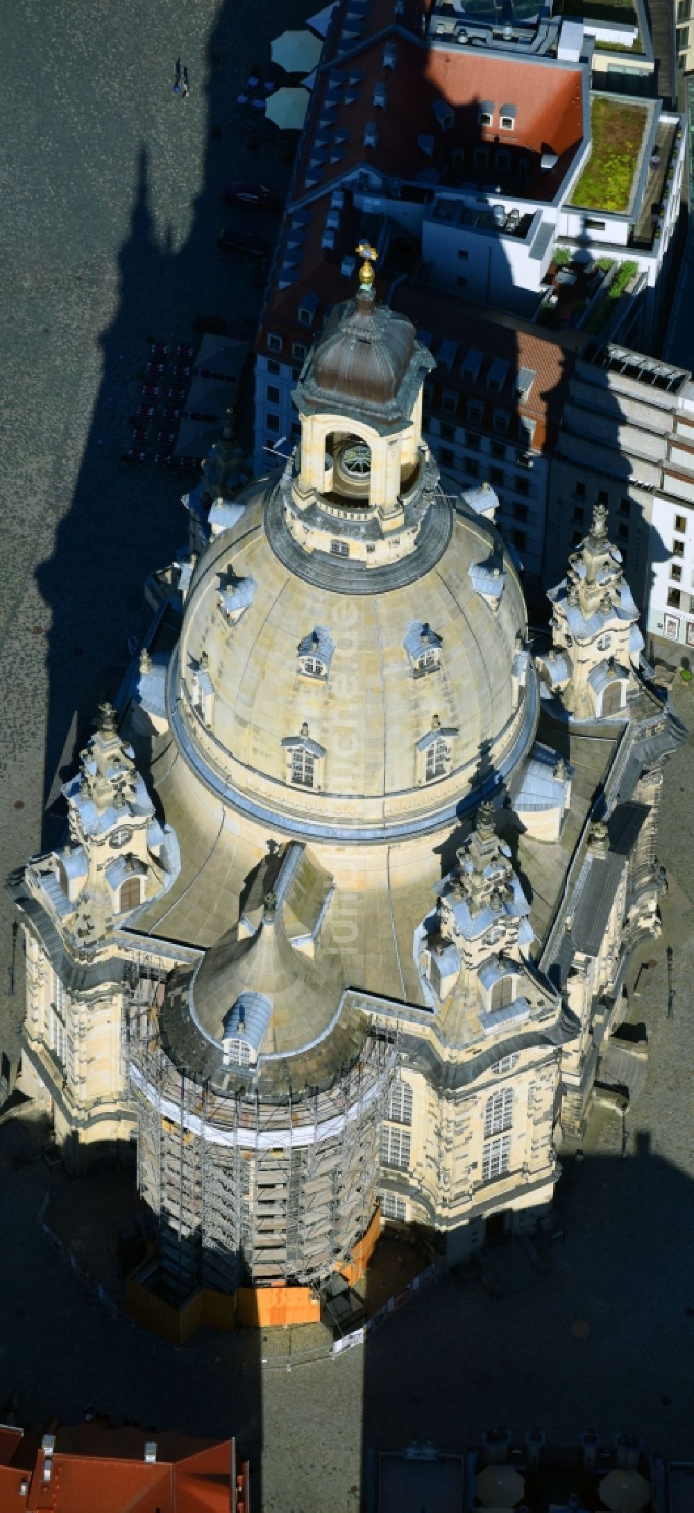 Luftaufnahme Dresden - Kirchengebäude Frauenkirche Dresden am Neumarkt im Altstadt- Zentrum im Ortsteil Altstadt in Dresden im Bundesland Sachsen, Deutschland