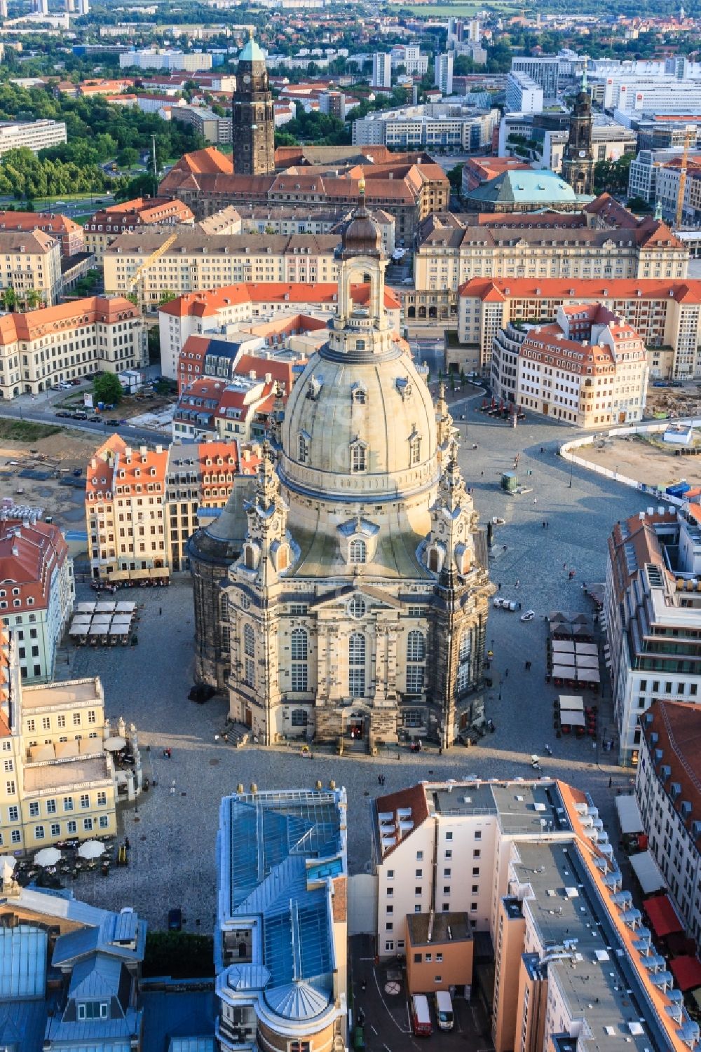 Dresden aus der Vogelperspektive: Kirchengebäude Frauenkirche Dresden am Neumarkt im Altstadt- Zentrum im Ortsteil Altstadt in Dresden im Bundesland Sachsen, Deutschland