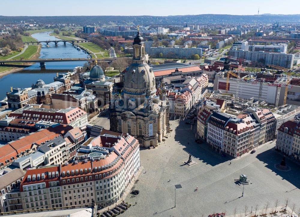 Dresden von oben - Kirchengebäude Frauenkirche Dresden am Neumarkt im Altstadt- Zentrum im Ortsteil Altstadt in Dresden im Bundesland Sachsen, Deutschland