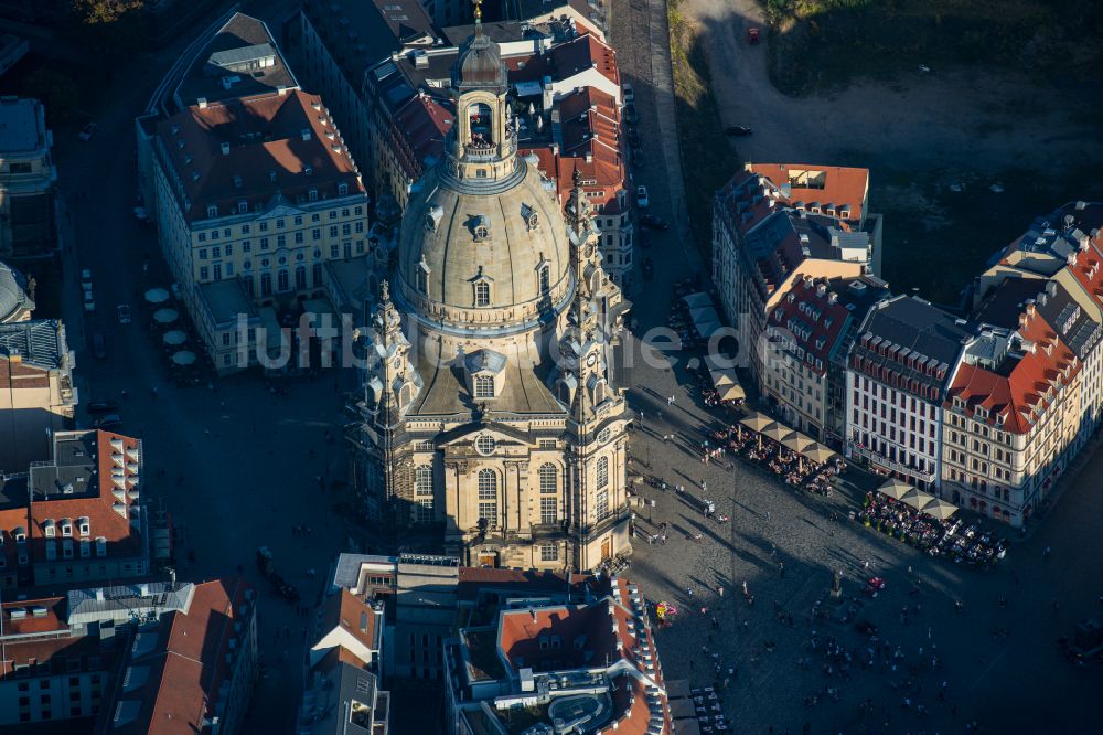 Dresden aus der Vogelperspektive: Kirchengebäude Frauenkirche Dresden am Neumarkt im Altstadt- Zentrum im Ortsteil Altstadt in Dresden im Bundesland Sachsen, Deutschland