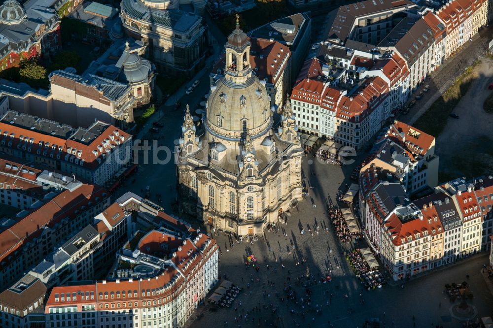 Luftbild Dresden - Kirchengebäude Frauenkirche Dresden am Neumarkt im Altstadt- Zentrum im Ortsteil Altstadt in Dresden im Bundesland Sachsen, Deutschland