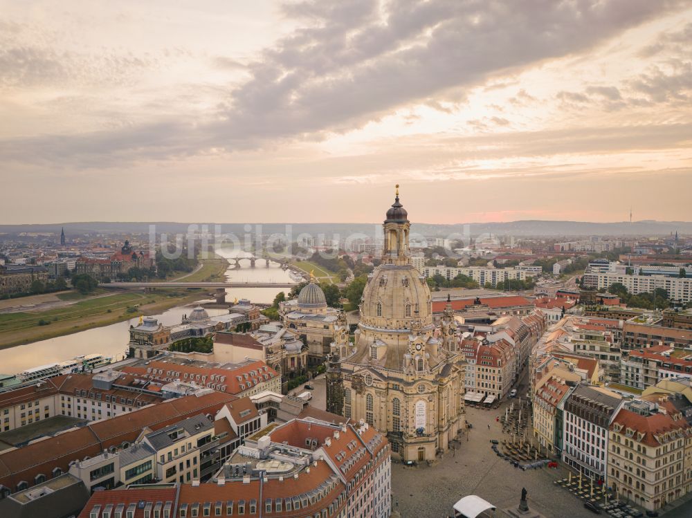 Dresden aus der Vogelperspektive: Kirchengebäude Frauenkirche Dresden im Ortsteil Altstadt in Dresden im Bundesland Sachsen, Deutschland