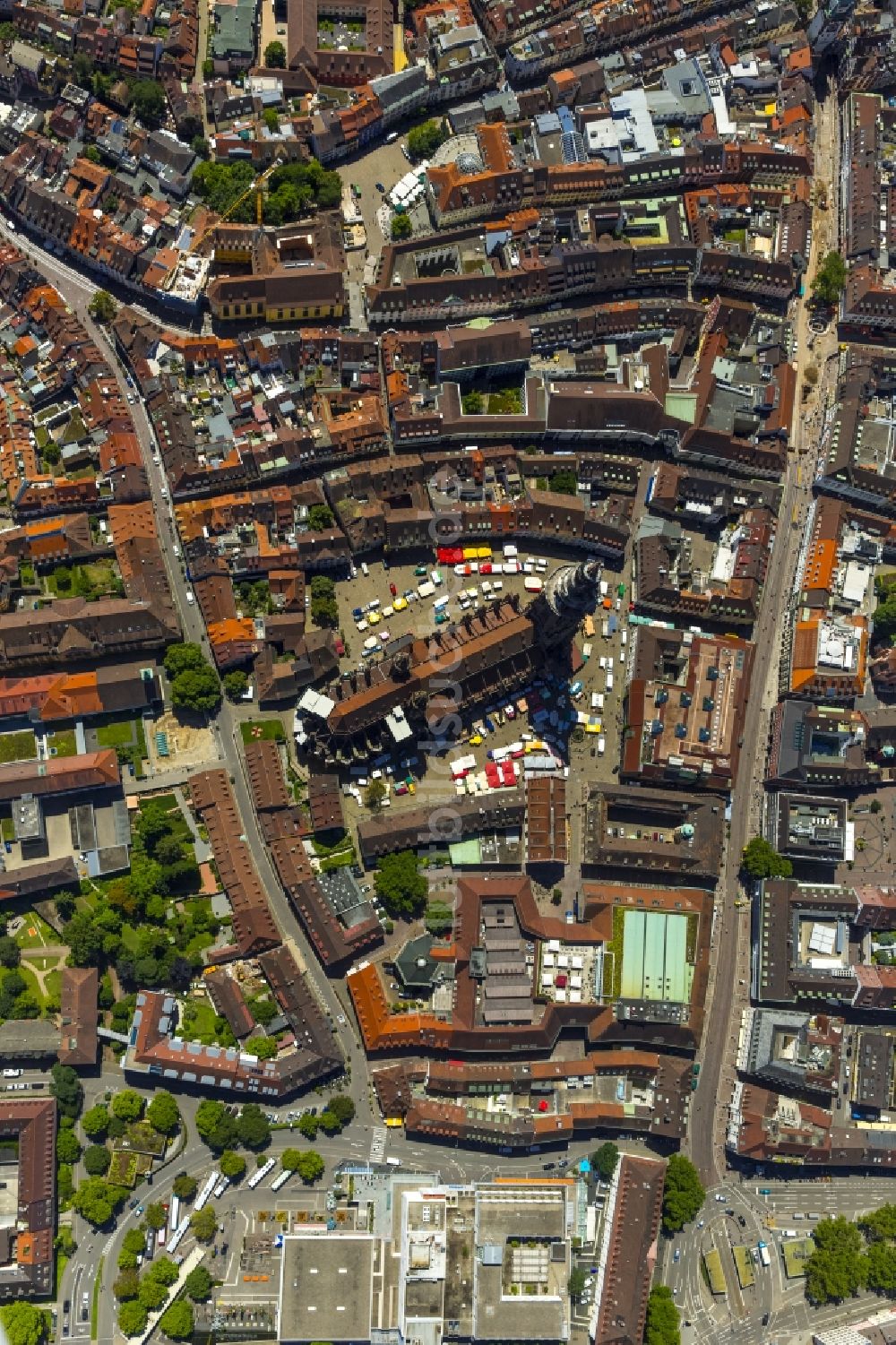 Luftbild Freiburg im Breisgau - Kirchengebäude des Freiburger Münster in Freiburg im Breisgau im Bundesland Baden-Württemberg