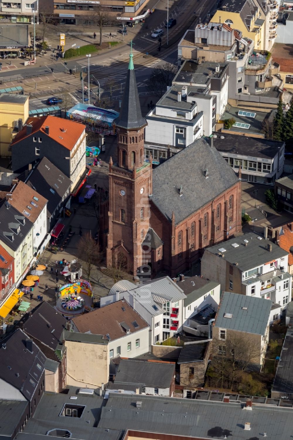 Bochum von oben - Kirchengebäude der Friedenskirche in Bochum im Bundesland Nordrhein-Westfalen, Deutschland