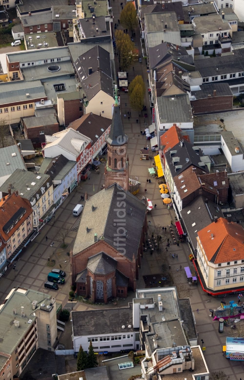 Bochum von oben - Kirchengebäude der Friedenskirche in Bochum im Bundesland Nordrhein-Westfalen, Deutschland