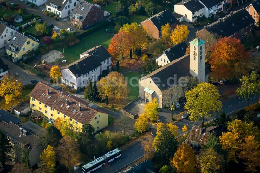 Witten von oben - Kirchengebäude der Friedenskirche der Evangelischen Kirchengemeinde Annen in Witten im Bundesland Nordrhein-Westfalen