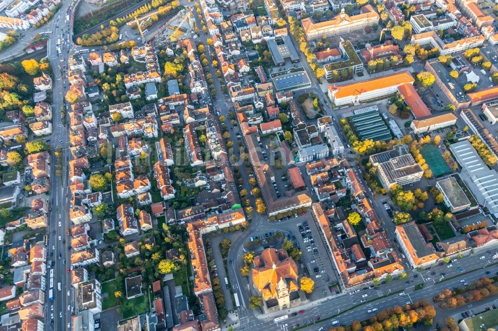 Luftbild Ludwigsburg - Kirchengebäude Friedenskirche am Karlsplatz in Ludwigsburg im Bundesland Baden-Württemberg, Deutschland