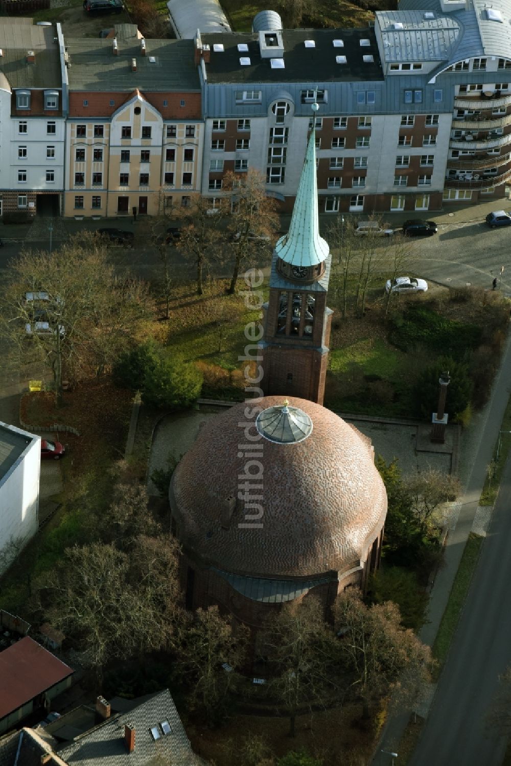 Frankfurt (Oder) aus der Vogelperspektive: Kirchengebäude der St.- Georg- Kirche an der Bergstraße - Lennestraße in Frankfurt (Oder) im Bundesland Brandenburg