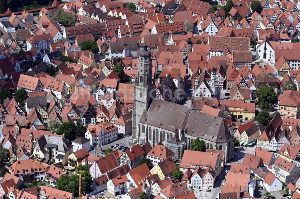Luftbild Nördlingen - Kirchengebäude St. Georg in Nördlingen im Bundesland Bayern, Deutschland