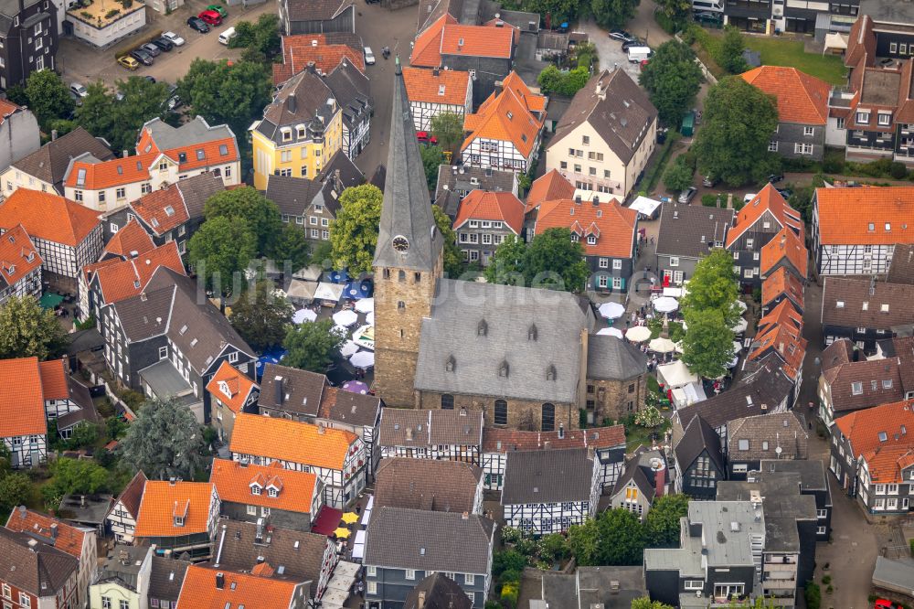 Hattingen aus der Vogelperspektive: Kirchengebäude Ev. St.-Georgs-Kirche in Hattingen im Bundesland Nordrhein-Westfalen, Deutschland