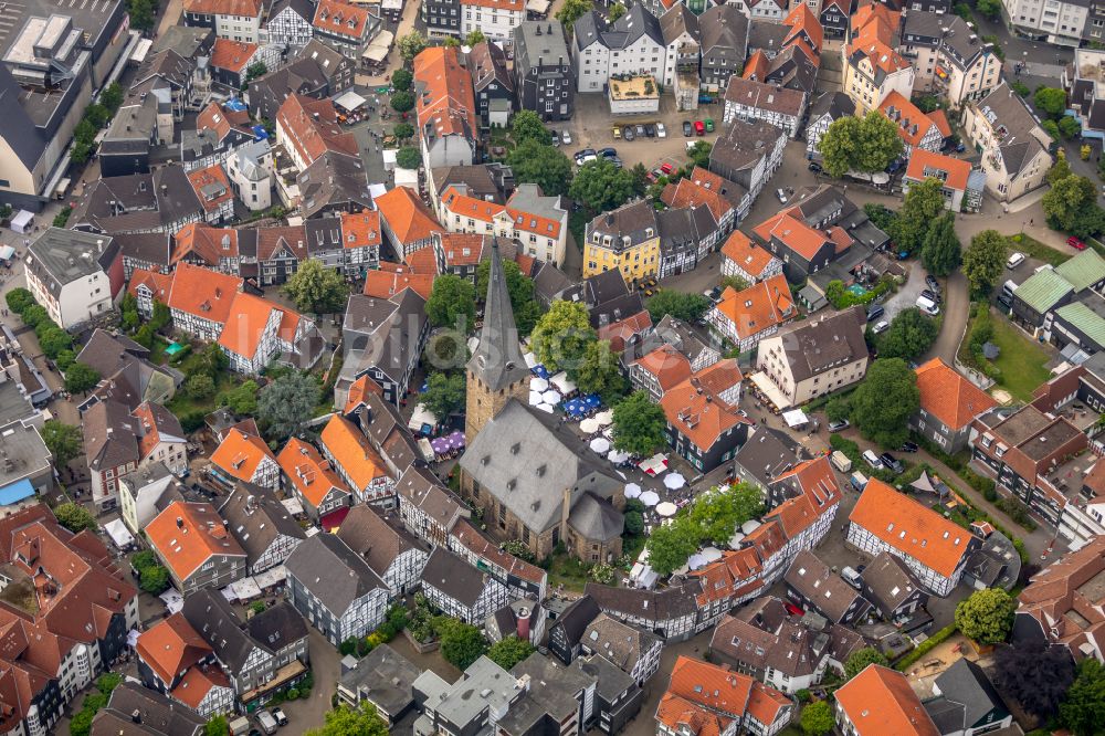 Luftaufnahme Hattingen - Kirchengebäude Ev. St.-Georgs-Kirche in Hattingen im Bundesland Nordrhein-Westfalen, Deutschland