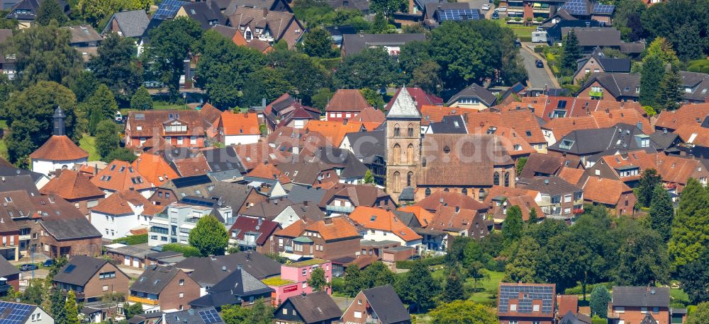 Luftaufnahme Schermbeck - Kirchengebäude Georgskirche in Schermbeck im Bundesland Nordrhein-Westfalen, Deutschland