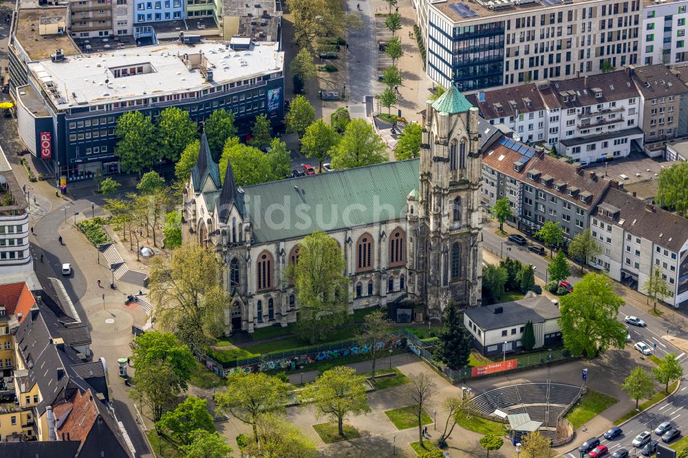 Essen von oben - Kirchengebäude St. Gertrud in Essen im Bundesland Nordrhein-Westfalen, Deutschland
