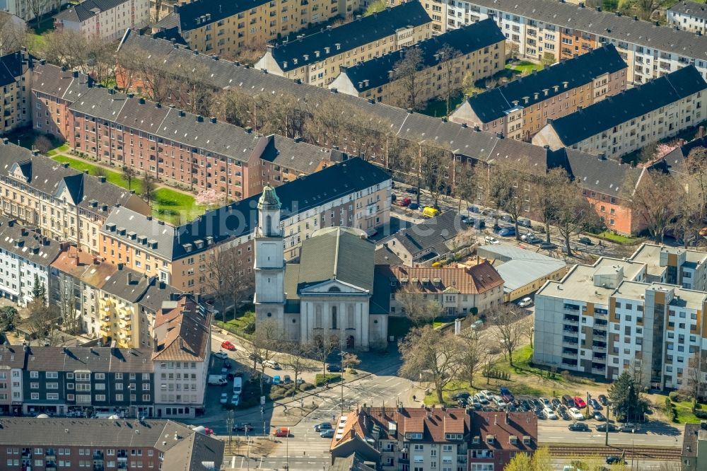 Dortmund von oben - Kirchengebäude der St. Gertrudis in Dortmund im Bundesland Nordrhein-Westfalen, Deutschland