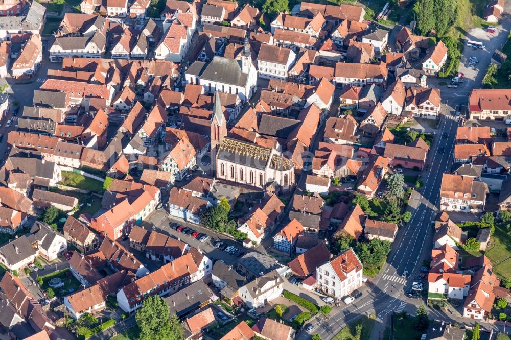 Woerth aus der Vogelperspektive: Kirchengebäude der Église Catholique Saint-Laurent in Woerth in Grand Est, Frankreich