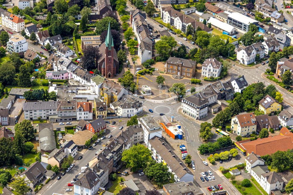 Mülheim an der Ruhr von oben - Kirchengebäude Gnadenkirche - Evangelische Kirchengemeinde Heißen in Mülheim an der Ruhr im Bundesland Nordrhein-Westfalen, Deutschland