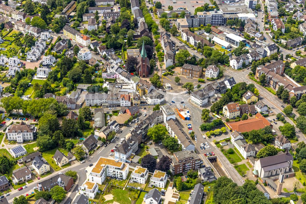 Mülheim an der Ruhr aus der Vogelperspektive: Kirchengebäude Gnadenkirche - Evangelische Kirchengemeinde Heißen in Mülheim an der Ruhr im Bundesland Nordrhein-Westfalen, Deutschland